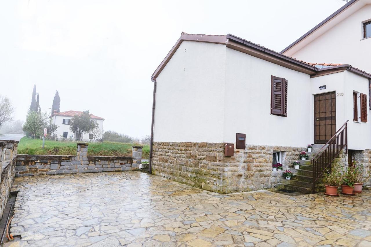 Apartma Nika Hrvatini Εξωτερικό φωτογραφία